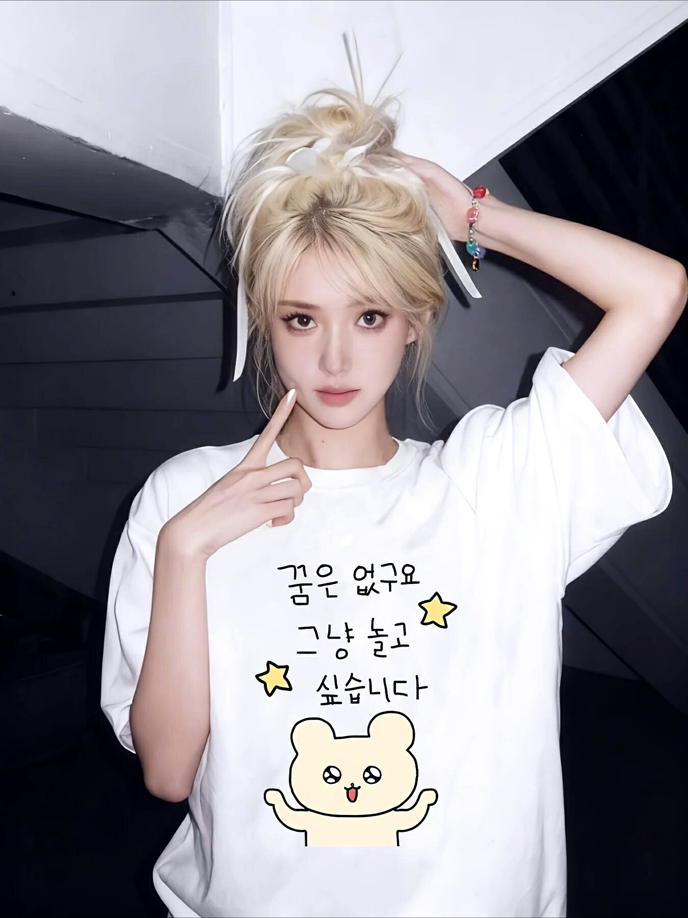 樂天商城 - 白い半袖Tシャツ、楽しい韓国語のテキストとイラストが組み合わさったラウンドネック、かわいいY2K女性用トップス、多用途なサマーティー