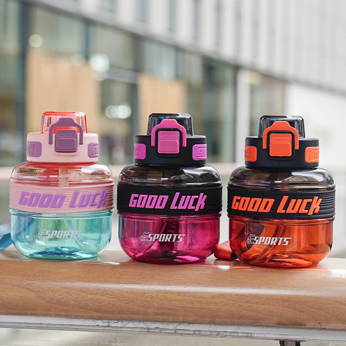 スポーツボトル 600ml/20oz 可愛いコンパクトデザイン グラデーション フタ付き アウトドア 遊び 誕生日プレゼントに最適