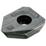 【特長】■高能率正面フライスカッター用チップです。■シャープな切刃で低抵抗です。【用途】■一般正面フライス用。【仕様】■勝手：右■チップサイズ：18■iC：18■s：6.1■re：1■最大切り込み：9.75■径方向の最大取りしろ：10.8■bs：10.8