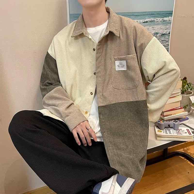 メンズ シャツ トップス コットン 長袖 開襟 翻領 コルドロイ 生地 切り替え 配色 春季 春 かき 色 ベージュ 色 ブラウン 色 ゆったり ルーズ シルエット 香港 スタイル 港風 カジュアル 日常 外出 着こなし コーディネート 多用途 洗濯機
