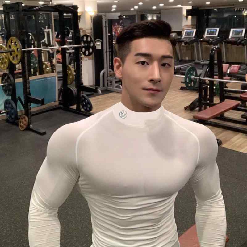 Tシャツ 男性用 トレーニングウェア 長袖 トップス 接触冷感 吸湿速乾 ストレッチ 伸縮性 スポーツ 運動着 ルームウェア 普段使い・製品カテゴリ: Tシャツ・柄: 図案・対象シーズン: 冬.春.秋・対象年齢: 成人・対象性別: 男性・スタイル: スポーツカジュアル・ネックライン: ラウンドネック・袖丈: 長袖・生地の名称: ミルク・生地の素材: ポリエステル繊維 95%・適用シーン: ランニング.スポーツ・カラー: ブラック.ホワイト・サイズ: XL.XXL.XXXL.M.L