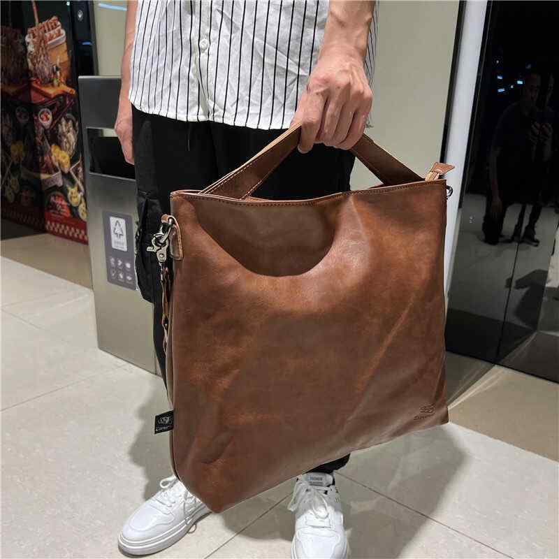 バッグ 男性用 鞄 ストリート アウトドア レトロ 大容量 通勤 通学 ショルダーバッグ 斜めがけ 浅棕色 ブラック ブルー ダークブラウン・スタイル: ストリート・・柄: 無地・カラー: ライトブラウン, ブラック, ブルー, ダークブラウン・パソコン収納サイズ: 35.56cm・適用シーン: カジュアル旅行・機能: -・対象: メンズ・製品カテゴリ: メンズショルダーバッグ