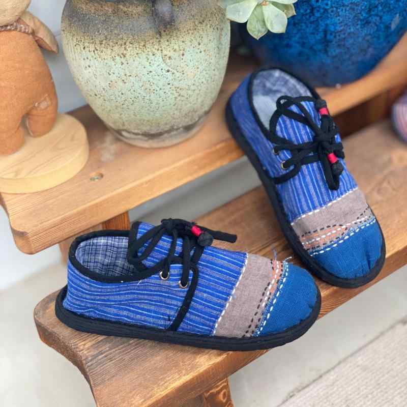 2個セット布靴 レディース カジュアル 千層底 スリッポン スニーカー 刺繡入り フラットソール ぺたんこ靴 ローカット 民族風 軽量 歩きやすい 綿布 ブルー系・スタイル: 民族・機能: 軽量・適合シーズン: 夏.春.秋・対象: 女性・柄: ストライプ・アッパー素材: 綿布・ソール素材: 千層底・着用方法: スリッポン・流行要素: 配色・ヒールの形状: フラット・裏地素材: 綿・オープニング深さ: 浅口 (7cm以下)・靴の高さ: ローカット・つま先の形状: ラウンドトゥ・ヒールの高さ: フラット・ソール: 縫製・インソール素材: 布・種類: 布靴・利用シーン: カジュアル・重量: 約 約 約 約500g・カラー: ブルー（手作り千層底）.ブルー（手作り千層底ゴム底）.ブルー（機械千層底ゴム底）・サイズ: 34, 35, 36, 37, 38, 39, 40, 41, 42・対象年齢: 成人・製品カテゴリ: 手編みシューズ・留め具の種類: 紐