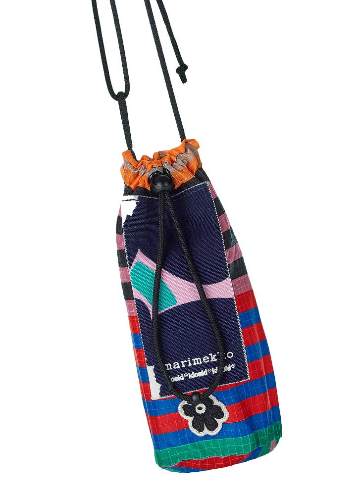 マリメッコ ポーチ マリメッコ（marimekko）ファニーボトルバッグ ショルダーポーチ ペットボトルケース サコッシュ Funny Bottle Bag Tasaraita 091986 リサイクルポリエステル MARIMEKKO KIOSKI【あす楽対応_関東】