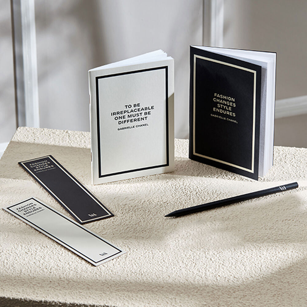 ���֥ꥨ�롦����ͥ�Ÿ ���ꥹ�ơ�����ʥ꡼���å� ʸ�񥻥å� �Ρ���2�� �쥶���֥å��ޡ���2�� ��ɮ1�� 5�����å� ����ɥ�V&A��ʪ�� Ÿ���� ����������ͥ� ���Ѵ� V&A Gabrielle Chanel