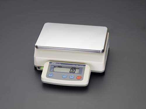 仕様：●メーカー:エー・アンド・デイ●型番:EK-15KL●秤量:15kg●最小目盛:0.1g●最大計測個数:150,000個●機能:g、kg、個数計測、パーセント表示●電源:AC100V(ACアダプタ)●載皿サイズ:300(W)×210(D)mm●サイズ:315(W)×339.5(D)×118~130(H)mm●重量:4.2kg●材質:計量皿:SUS430●100%最小質量:10g●バッテリ動作時間:約100時間(25°C、バックライトオフ時)●サンプル数:5, 10, 25, 50 または 100個●最小単位質量:0.1g●%最小表示:0.1%●再現性(標準偏差):0.3g●直線性:±0.6g●感度ドリフト:±20ppm/°C (+10°C~+30°C)●表示:7セグメント液晶表示 バックライト付き(文字高22mm)●表示書換時間:約10回/秒●使用温湿度範囲:+10°C~+40°C、85%RH以下(結露しないこと)●校正分銅(出荷時設定):15kg●RS232Cインターフェイス内蔵●充電式バッテリー(別売)で電源のない場所でも使用できます。●重い風袋の容器に微量の試料を計り込みたいときに便利です。●バックライト付大型液晶(文字高22mm)●コンパレータ表示●オートパワーオフ機能(バッテリ使用時)●ワイヤー取付部(盗難防止穴)付●表示部は分離できません。商品画像に関する注意事項：●画像に数字等の情報が入っている場合は、　品番末尾が対象商品の画像となります。