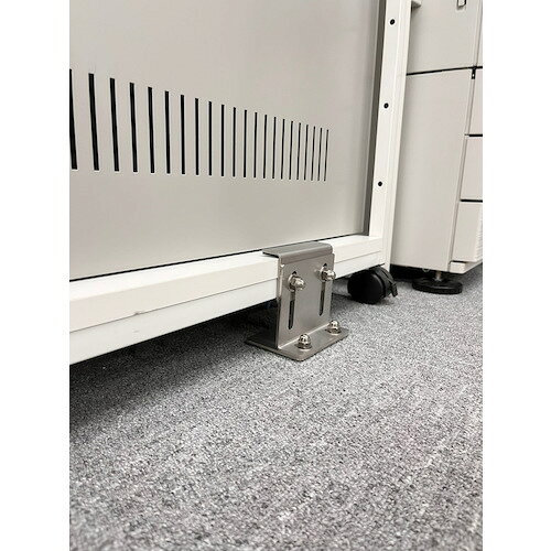 ティーエフサービス ステンレス製粘着転倒防止金具 ユニットロック 重量物用 サポートタイプ 強度約120kg 取付高さ約145~ orangetool-14109493 Orange Tool Tokiwa サンプル画像3