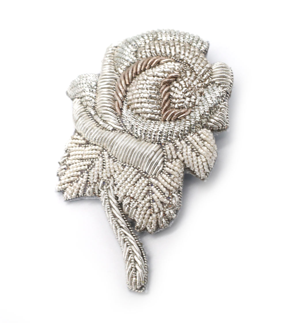 カルティエ展 薔薇 刺しゅうブローチ CARTIER 限定 オフィシャルグッズ 展覧会 ロ...