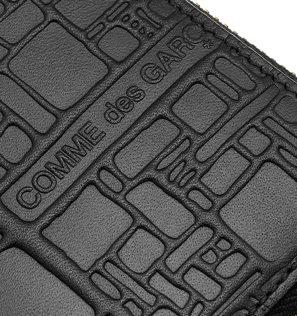 【2022年モデル】コムデギャルソン(COMME des GARCONS)レザー二つ折り財布 ラウンドファスナー エンボスロゴ EMBOSSED LOGOTYPE Leather Wallet ブラック SA2100EL【あす楽対応_関東】