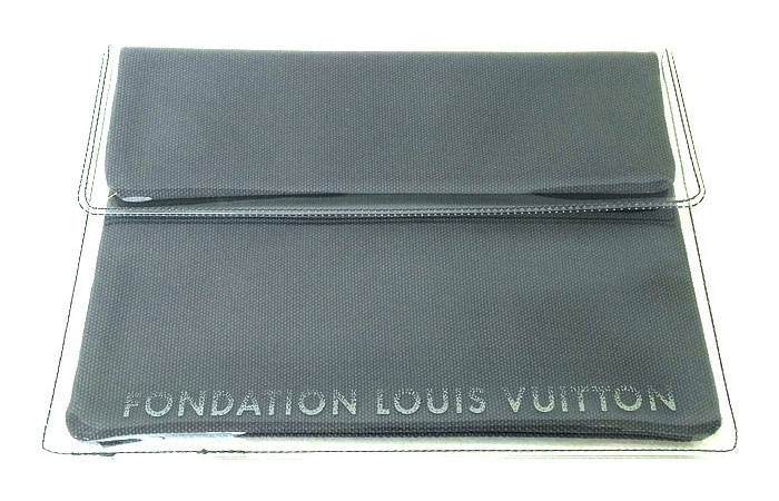パリ限定！LOUIS VUITTON/ルイヴィトン美術館/タブレットケース/小物ポーチ/FONDATION LOUIS VUITTON/Tablet Pouch