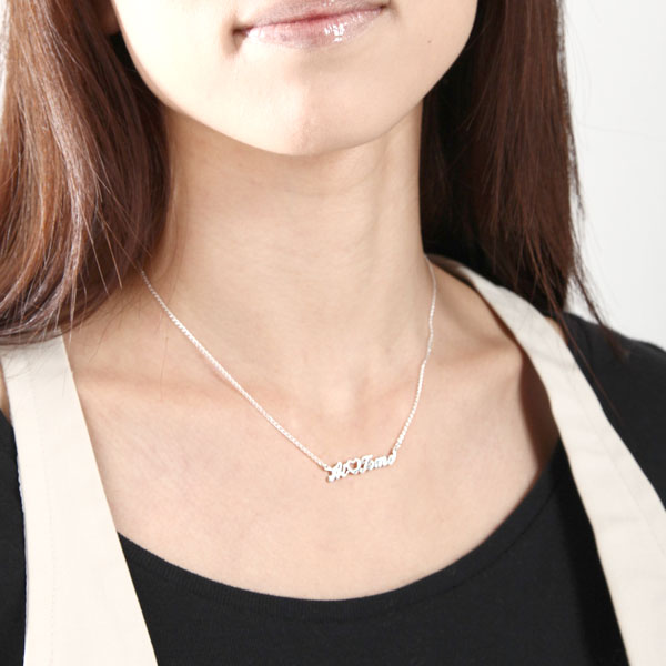 プチ・ネームネックレス 完成イメージで安心な出来上がり♪ 華奢可憐 世界にひとつ 手作りオーダー SATC的 ネームプレート【楽ギフ_包装】レディース メンズ【名入れ】バレンタインデー ホワイトデー クリスマス格安通販　バレンタイン　人気　ランキング