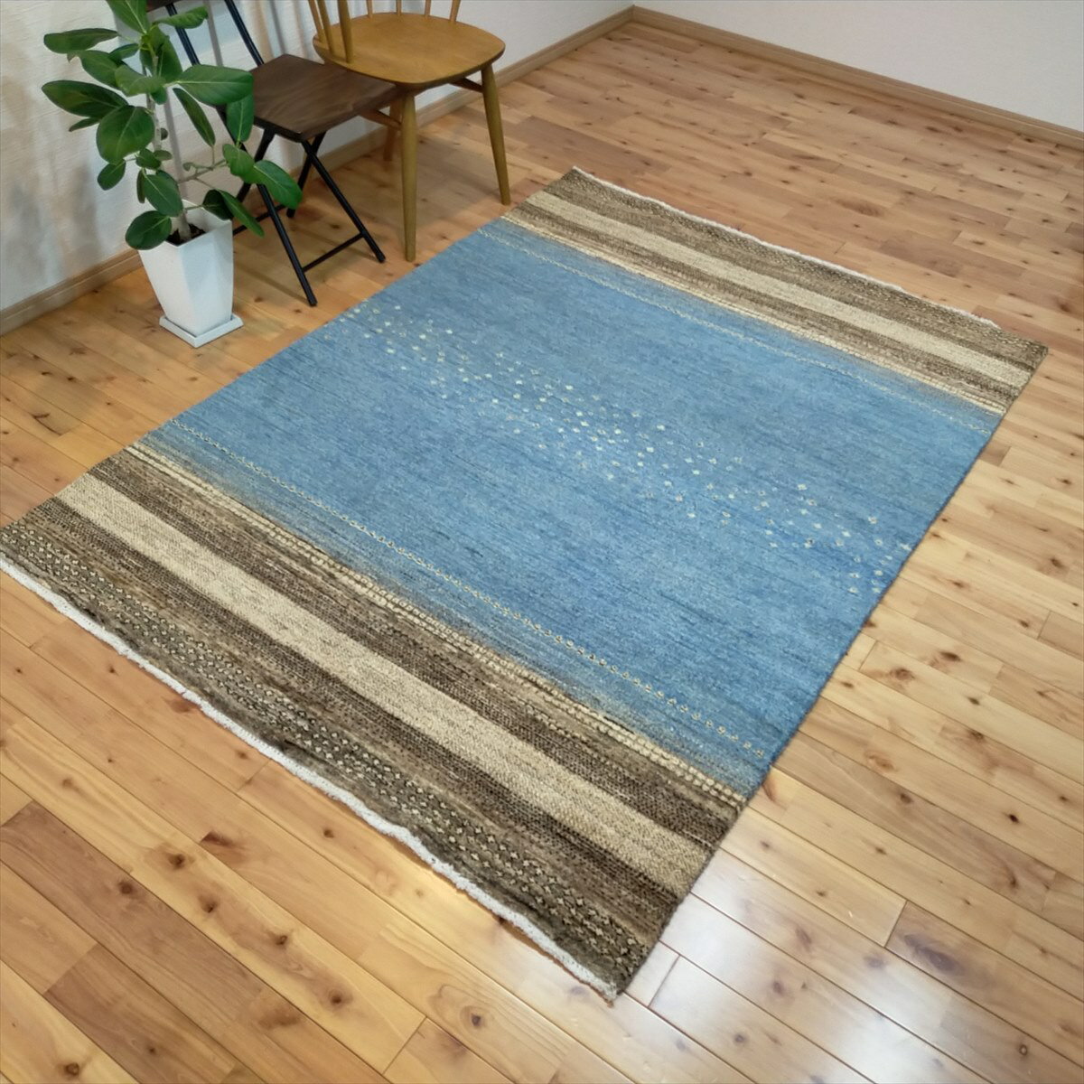 天然無染ラグ ガゼニ ギャッベ 【トルクマン族】 198x141cm ベージュ ライトブルー 水色 インディゴ 手織り BD880 ソファ前 リビング ダイニング 寝室 気持ちいい 触れ心地 ペット用ベッド 赤ちゃん ペットも安心 安全