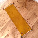 ペルシャ ギャッベ 【 本場 イラン産 】 125x43cm 厚み 2.37cm イエロー 黄色 黄金色 風水 金運 山吹色 シンプル ヤギ Gabbeh 赤ちゃんも安心 ギャベ 遊牧民族 カシュガイ族 手織り絨毯 ソファ前 ミニランナー 細長い キッチンマット 上がり框 RJ13370