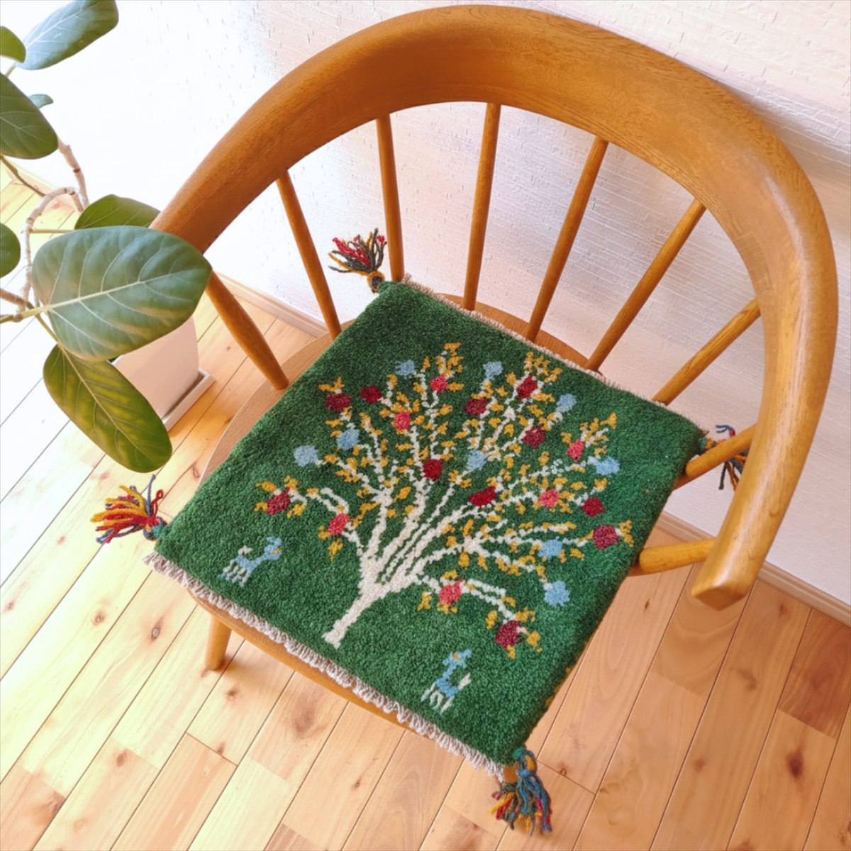 夏のキャンペーン】ペルシャ ギャッベ 117×78 小判型 茜色 ザクロの木