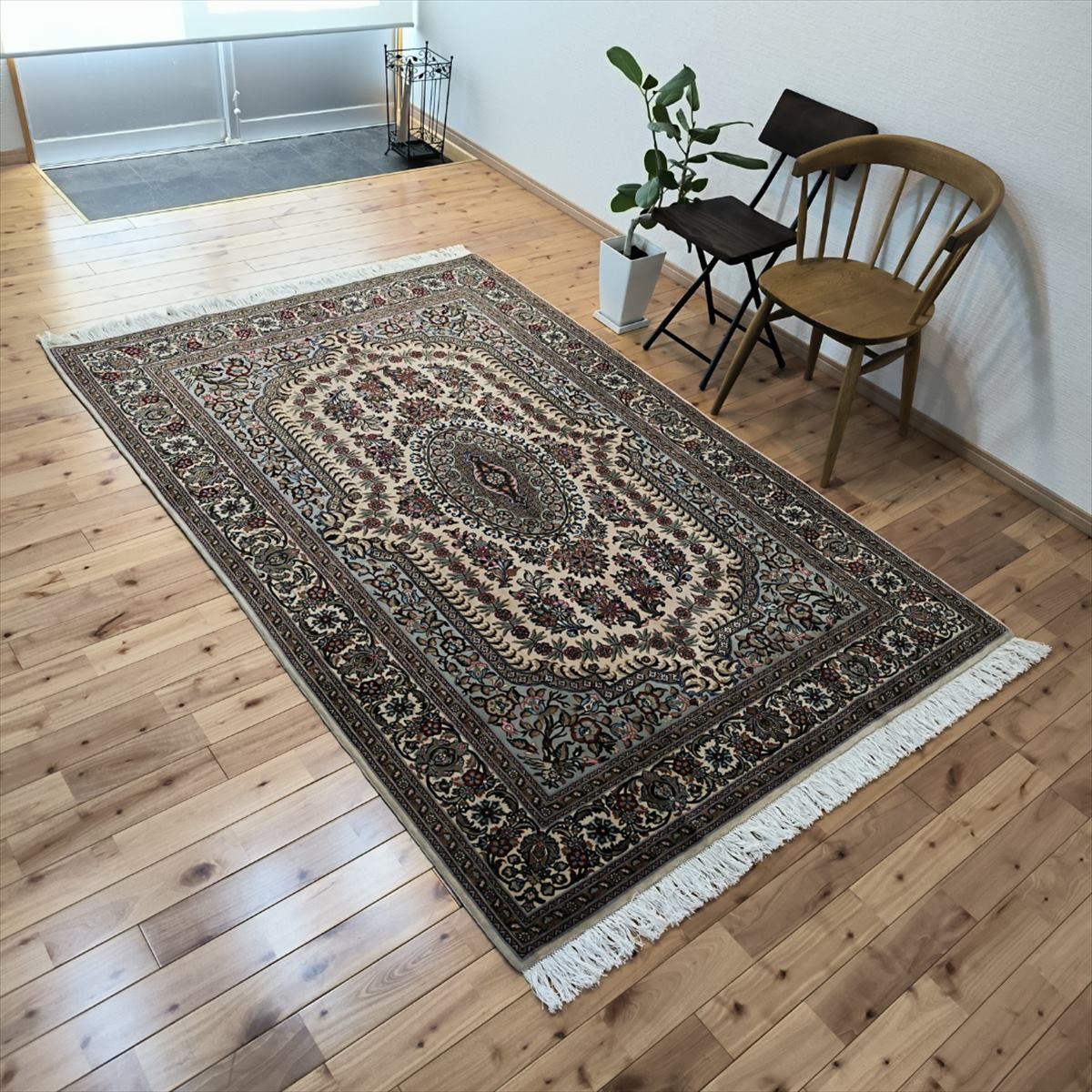 ペルシャ絨毯 【本物イラン産】 クム産 ウール ベージュ 花柄 220×150cm 手織り絨毯 ラグ 厚み 手織り 絨毯 本場 5大産地 華やか 豪華 高級 NT12388 orientalrugfactory-10001789 オリエンタルラグファクトリー サンプル画像2