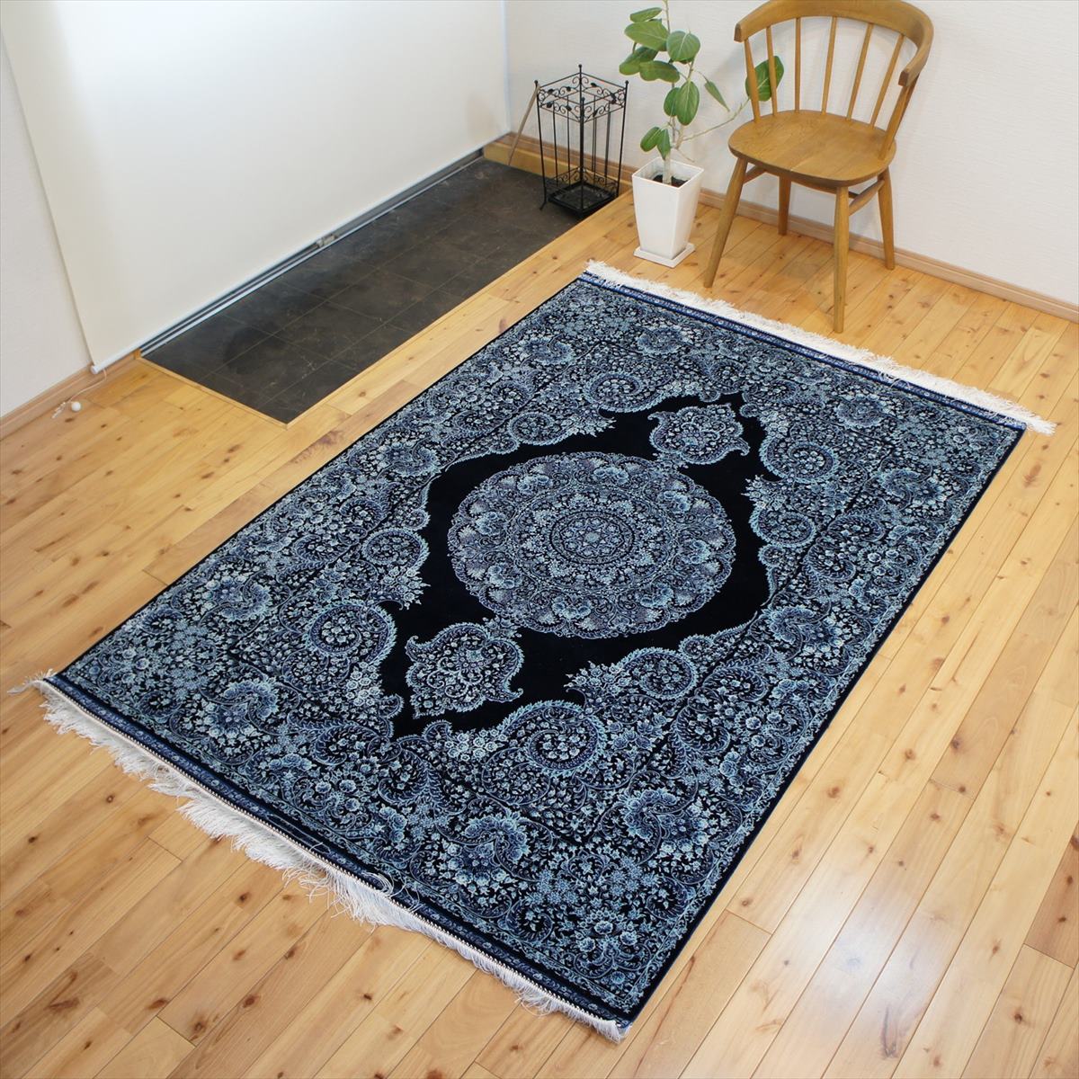 【本場イラン産】 ペルシャ絨毯 ( 機械織り ＆ 手織り仕上げ ) 200x135cm ネイビー 紺色 カシャーン産 ネイアブリシャム ハイブリッド バンブーシルク 天然シルク 玄関マット モーダル ペルシャ PS10085