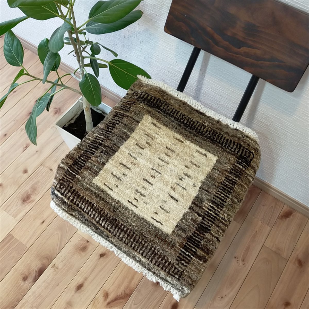 四季を楽しむオールシーズンラグ オーガニックラグ ガゼニ ギャッベ 【トルクマン族】 玄関マット 42x41cm アイボリー グレー ブラウン ベージュ 無染色 バスマット 寝室 小さいサイズ 気持ちいい 触れ心地 ベッドサイド BP111 【D1】