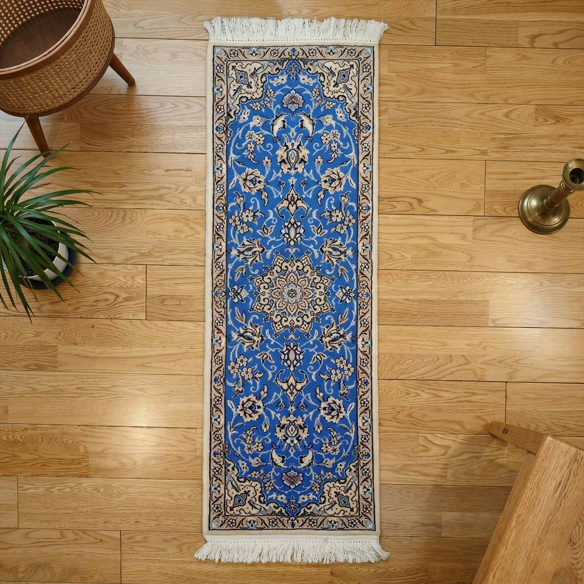 Rakuten - ペルシャ絨毯 【本物イラン産】 ナイン産 9LA ノーラ 116×40cm ロングサイズ 玄関マット 細長 ベンチ 廊下敷き ランナー 手織り ウール シルク アイボリー ライトブルー 青 メダリオン 高級 華やか ゴージャス おしゃれ 敷物 5大産地 エレガント 華やか 豪華 TR2532
