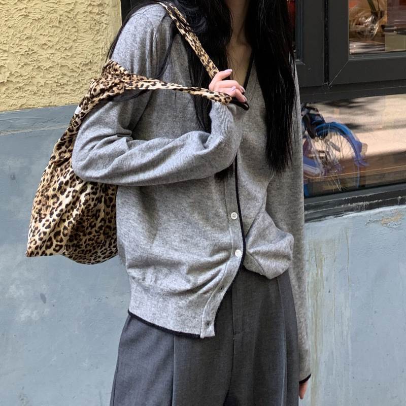 Rakuten - レディース ニット カーディガン Vネック 長袖 羽織り フロントボタン シングルブレスト バイカラー 配色 トリム パイピング シンプル トップス 前開き 無地 寒さ対策 日焼け防止 ルーズ ゆる ゆったり カジュアル おしゃれ 大人 大人可愛い かわいい 韓国 オルチャン