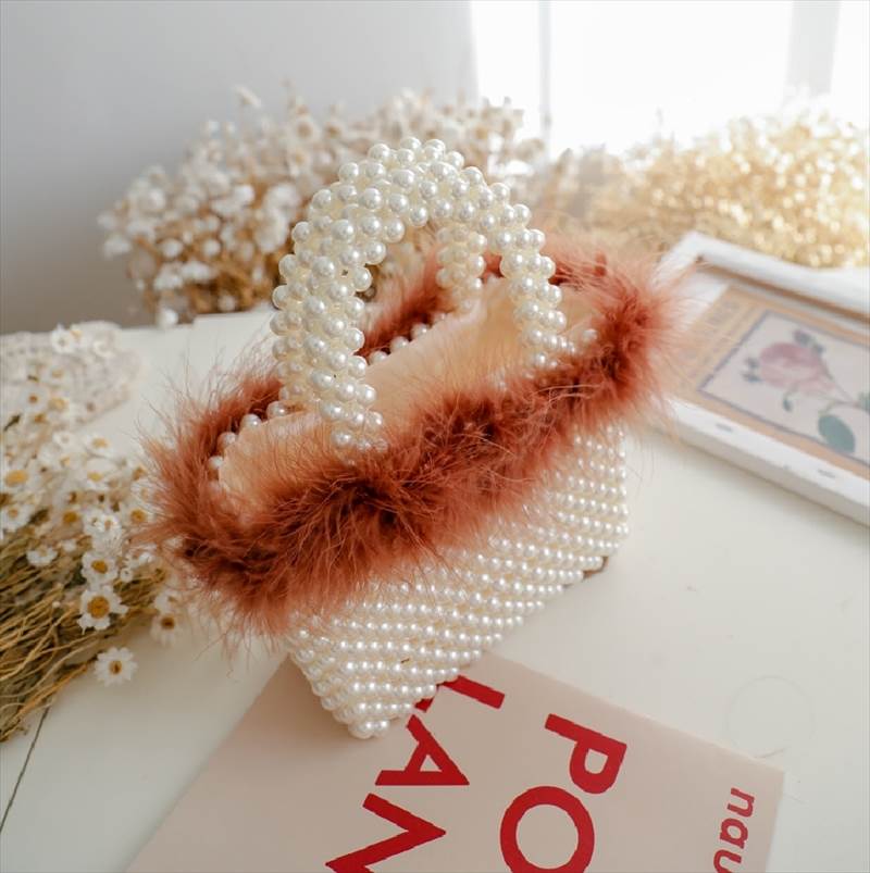 バッグ かばん レディースバッグ ハンドバッグ 手持ち パール パールビーズ スクエア型 四角 ガーリー 無地 茶色 白 ピンク フリーサイズ 10代 20代 デート お出かけ オールシーズン ハンドバッグ 結婚式 二次会 披露宴 高見え 小さめ 色展開 白 韓国 オルチャン 送料無料