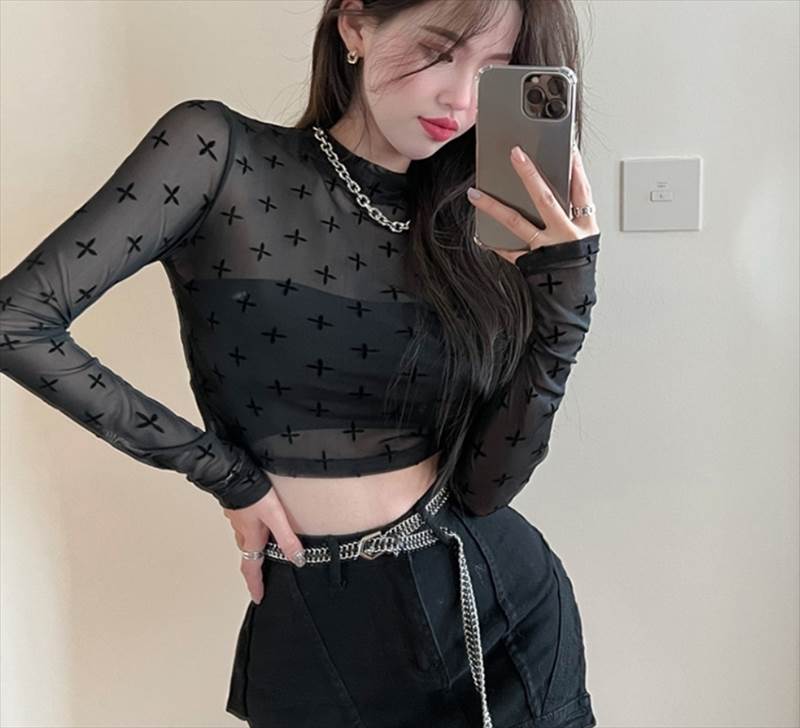 レディース トップス Tシャツ ショート丈 袖あり 長袖 ラウンドネック 襟なし ストレート ハイウエスト 透け感 薄手 シースルー シアー 個性的 S M L XL 黒 かわいい 大人可愛い シンプル カジュアル 大人 おしゃれ 韓国 オルチャン トップス 柄 春 夏 秋 デート