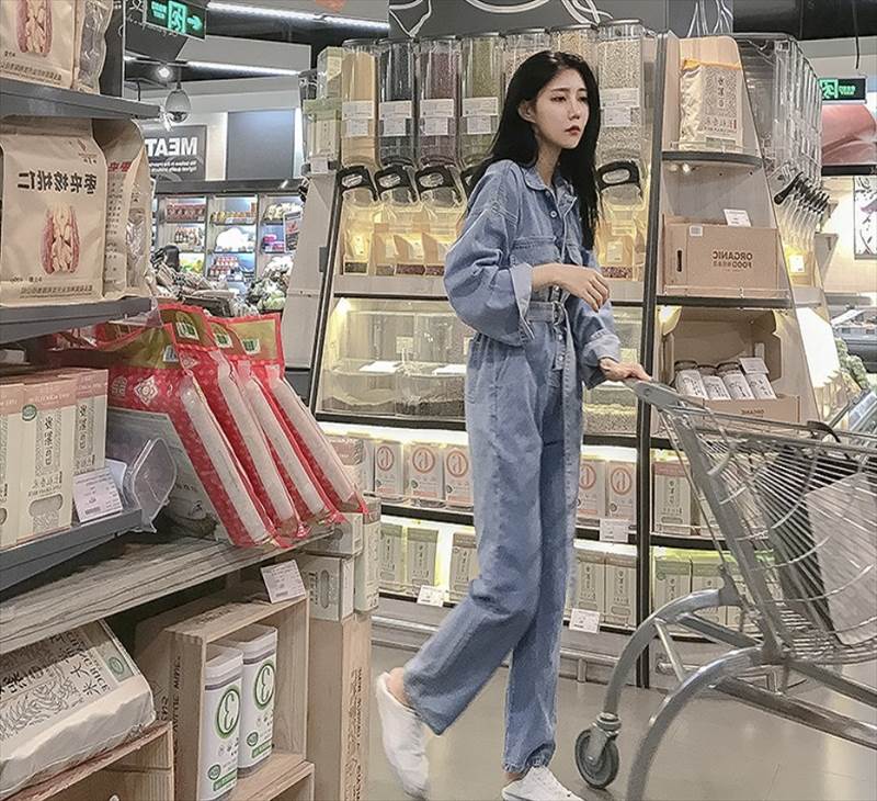 レディース ジャンプスーツ パンツ ロング丈 長袖 Vネック 襟付き ボリューム袖 ストレート ベルト ウエストマーク ポケット ハイウエスト 前開き デニム 送料無料 個性的 S M L XL ライトブルー かわいい 大人可愛い カジュアル 韓国 オルチャン ジャンプスーツ 無地 春 秋