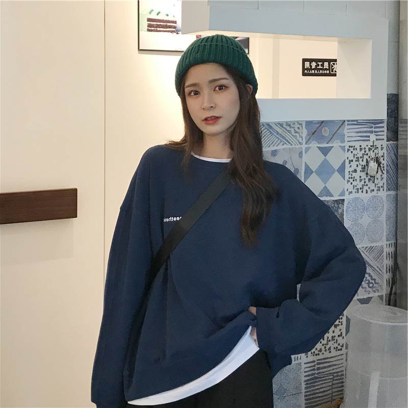 樂天商城 - トップス スウェット トレーナー レディース 長袖 ラウンドネック ドロップショルダー オーバーサイズ ワイド 個性的 M L XL 2XL 濃紺 グレー かわいい 大人可愛い シンプル カジュアル 大人 おしゃれ かっこいい ラフ 韓国 オルチャン トレーナー ロゴ 春 秋 冬