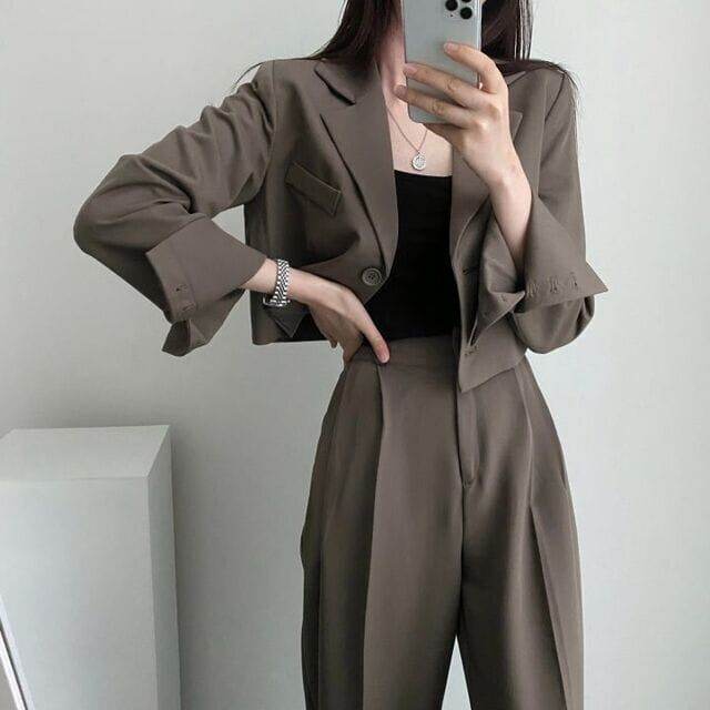 セットアップ トップス ボトムス ジャケット パンツ ショート丈 ロング丈 長袖 襟付き ポケット ハイウエスト ワイドレッグ タック 個性的 M L グレー ベージュ 黒 かわいい きれいめ シンプル おしゃれ 韓国 オルチャン マニッシュ セットアップ 無地 春 秋 通勤