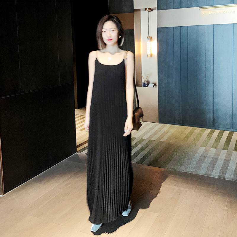 プリーツキャミワンピース ワンピース ワンピドレス ロング ロング丈 マキシ マキシ丈 袖なし ノースリーブ ラウンドネック フレア Aライン プリーツ かわいい 大人可愛い きれいめ シンプル カジュアル 大人 上品 おしゃれ お洒落 大人可愛 韓国 オルチャン