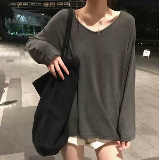 Rakuten - トップス Tシャツ 白トップス 袖あり 長袖 萌袖 Vネック 襟なし ストレート 伸縮性 薄手 かわいい 大人可愛い きれいめ シンプル カジュアル 大人 おしゃれ お洒落 大人可愛い 大人女子 こなれ感 ラフ ルーズ 個性的 クール 主役級 存在感 とろみ感 韓国 オルチャン