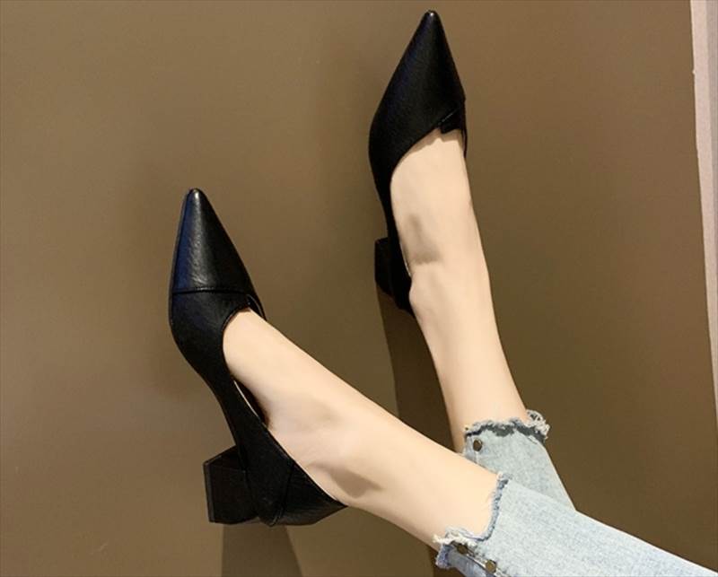 樂天商城 - シューズ 靴 くつ クツ パンプス レディースシューズ レディースパンプス ポインテッドトゥパンプス ヒール 5cmヒール 3cmヒール 太ヒール ミドルヒール ポインテッドトゥ 痛くない 歩きやすい 履きやすい 軽量 軽い 美脚 脚長 PU 薄手 かわいい 韓国 オルチャン