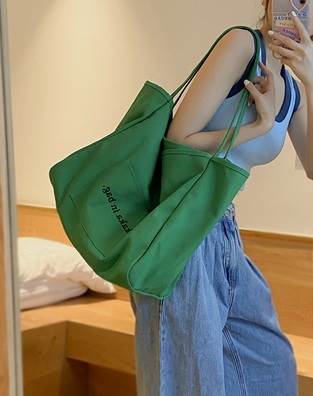 樂天商城 - カバン ロゴ入り キャンバス トートバッグ バッグ レディース トート マザーズバッグ 肩がけ スクエア 四角 ポケット 帆布 かわいい 大人可愛い シンプル カジュアル お洒落 こなれ感 ロゴ 通勤 通学 旅行 お買い物 女子会 休日 個性的 カバン 普段 韓国 オルチャン