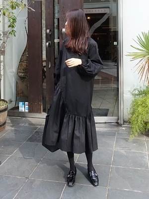 ワンピース アシンメトリー ひざ丈 ティアードワンピース レディース 膝丈 長袖 パフスリーブ ラウンドネック 襟なし Aライン 切り替え かわいい 大人可愛い シンプル カジュアル おしゃれ ルーズ モード系 無地 個性的 ワンピース 春 秋 冬 韓国 オルチャン