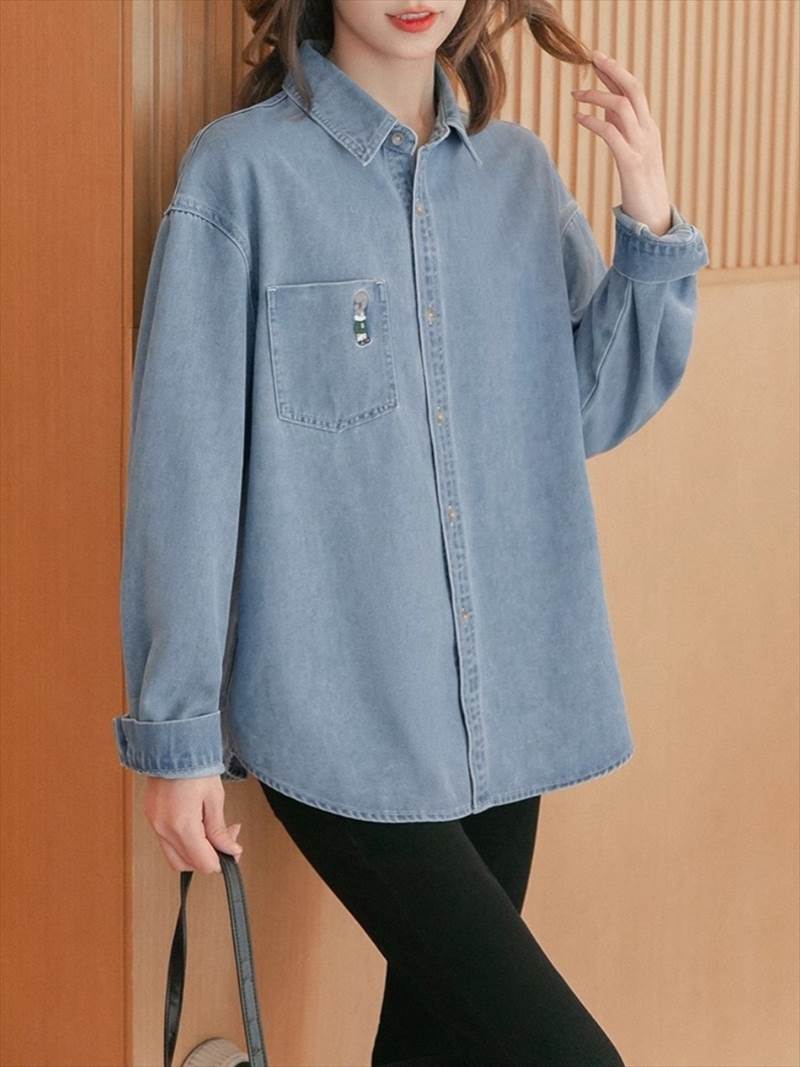 トップス 刺繍入り ヴィンテージ デニムシャツ レディース シャツ 羽織 丈長 長袖 襟付き 角襟 ポロカラー ポケット 前開き デニム ブルーデニム かわいい 大人可愛い 大人 シンプル カジュアル レトロ ルーズ アニマル柄 個性的 トップス 春 秋 韓国 オルチャンのサムネイル