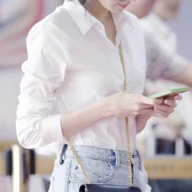 シャツ ブラウス トップス カットソー 襟付き ポロカラー 長袖 レディース かわいい 大人可愛い きれいめ 上品 こなれ感 シンプル カジュアル 主役級 存在感 個性的 韓国 オルチャン デート お出かけ シャツ 前開き ミディアム丈 ボタン スリム 細身 クラシカル