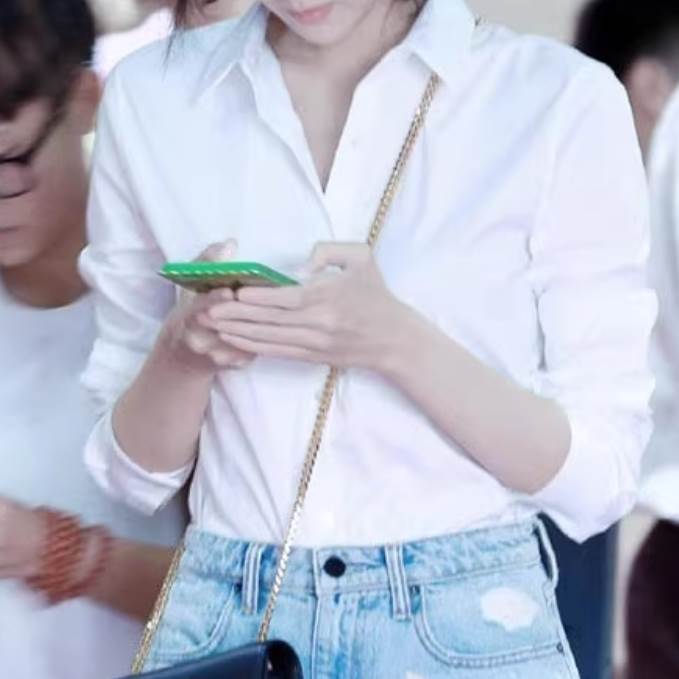 シャツ ブラウス トップス カットソー 襟付き ポロカラー 長袖 レディース かわいい 大人可愛い きれいめ 上品 こなれ感 シンプル カジュアル 主役級 存在感 個性的 韓国 オルチャン デート お出かけ シャツ 前開き ミディアム丈 ボタン スリム 細身 クラシカル