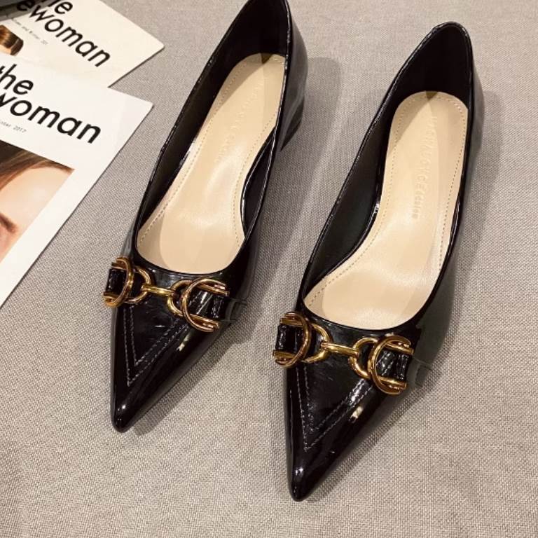 乐天商城 - パンプス 靴 シューズ ローヒール ポインテッドトゥ チャンキーヒール 美脚 レディース かわいい 大人可愛い きれいめ 上品 こなれ感 シンプル カジュアル 主役級 存在感 個性的 韓国 オルチャン デート お出かけ パンプス 痛くない 歩きやすい 履きやすい 安定性