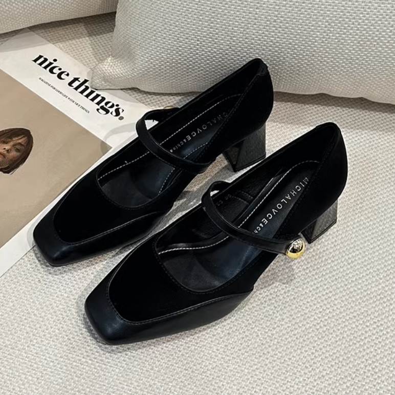 パンプス 靴 シューズ ミドルヒール スクエアトゥ チャンキーヒール レディース かわいい 大人可愛い きれいめ こなれ感 シンプル カジュアル 主役級 存在感 個性的 韓国 オルチャン デート お出かけ パンプス 5cmヒール 痛くない 歩きやすい 履きやすい 安定性