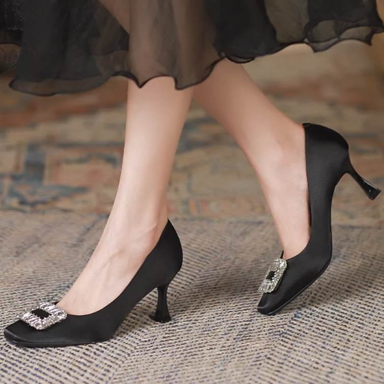 パンプス 靴 シューズ ハイヒール スクエアトゥ ピンヒール レディース かわいい 大人可愛い きれいめ こなれ感 シンプル カジュアル 主役級 存在感 個性的 韓国 オルチャン デート お出かけ パンプス 7cmヒール 痛くない 歩きやすい 履きやすい 安定性 レトロ