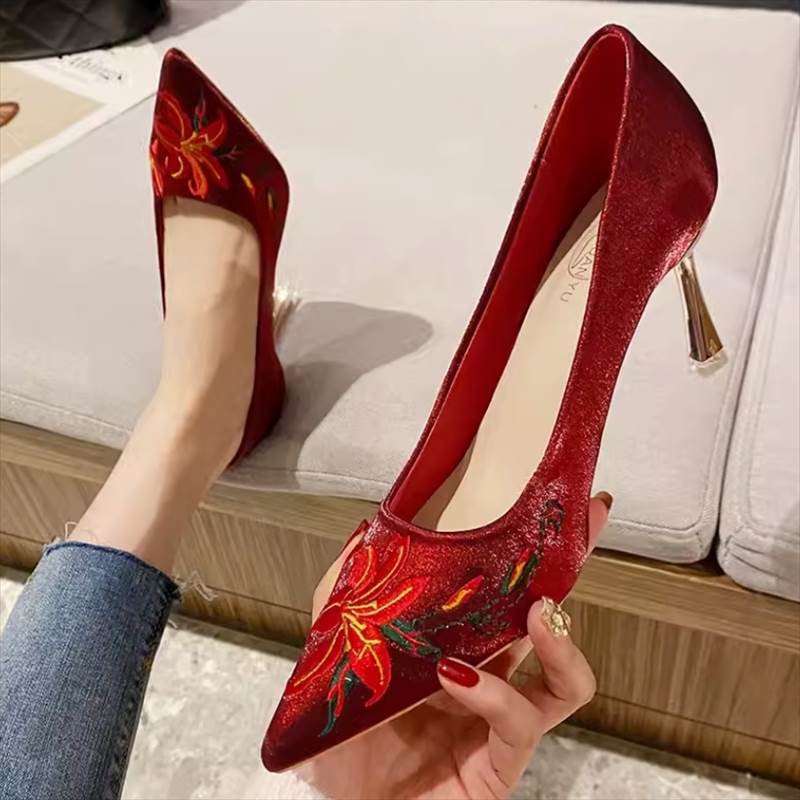 パンプス 靴 シューズ ハイヒール ポインテッドトゥ ピンヒール 7cmヒール レディース かわいい 大人可愛い きれいめ こなれ感 シンプル カジュアル 主役級 存在感 個性的 韓国 オルチャン デート お出かけ パンプス 痛くない 歩きやすい 履きやすい 安定性 モテ