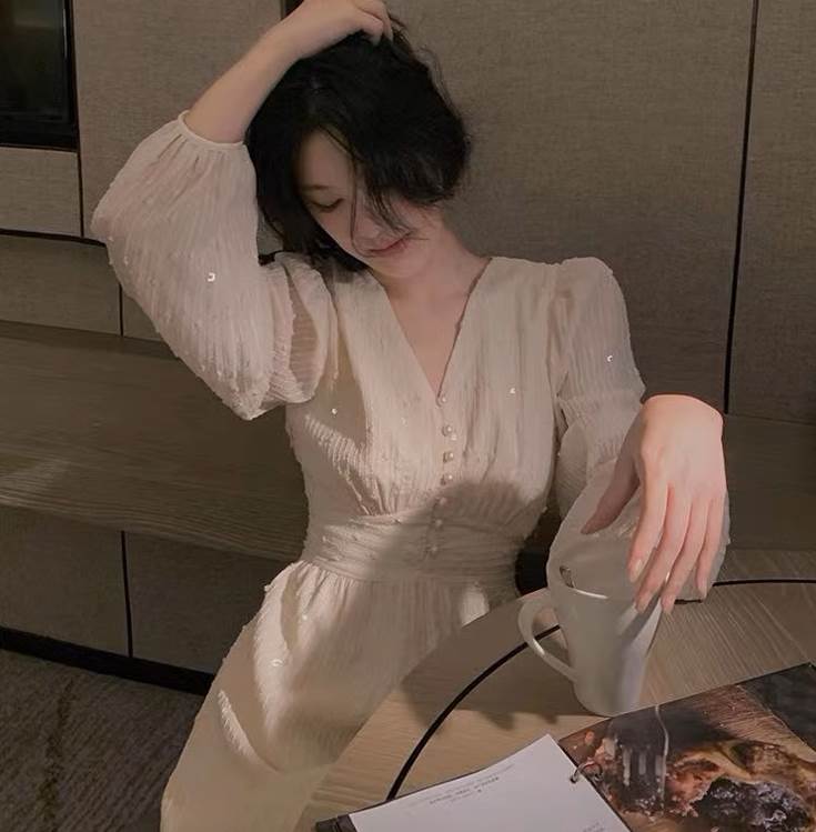 ワンピース ドレス スカート 長袖 ランタンスリーブ レディース かわいい 大人可愛い きれいめ 上品 こなれ感 シンプル カジュアル 主役級 存在感 個性的 韓国 オルチャン デート お出かけ ワンピース ロング丈 ミモレ丈 ハイウエスト Aライン Vネック シフォン