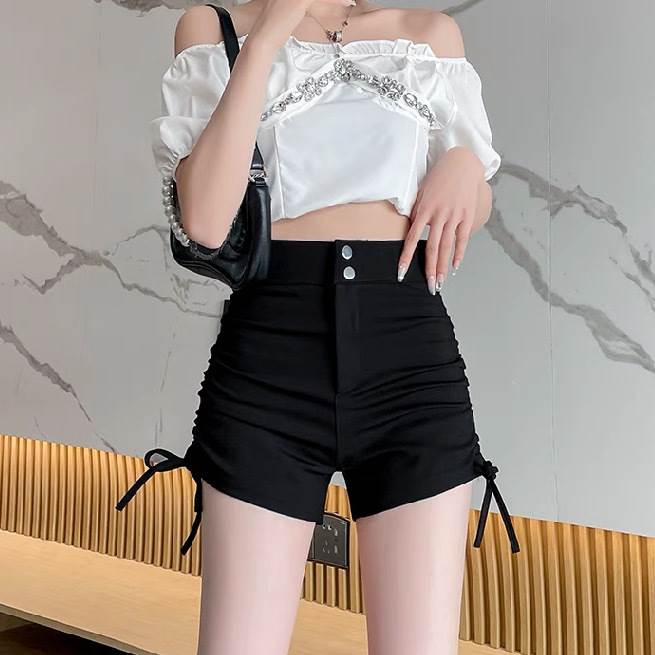 ホットパンツ ボトムス ファスナー ボタン 薄手 スリム レディース かわいい 大人可愛い きれいめ 上品 こなれ感 シンプル カジュアル 主役級 存在感 個性的 韓国 オルチャン デート お出かけ ホットパンツ ミニ丈 ショート丈 サイドギャザー 体型カバー リボン