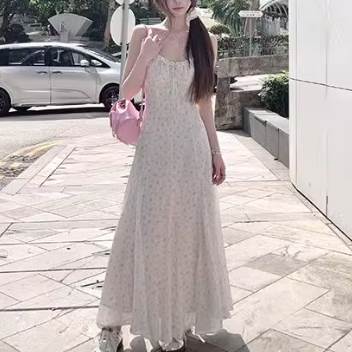 乐天商城 - ワンピース ドレス スカート ノースリーブ キャミソール フリル Aライン レディース かわいい 大人可愛い きれいめ 上品 こなれ感 シンプル カジュアル 主役級 存在感 個性的 韓国 オルチャン デート お出かけ ワンピース ロング丈 サスペンダー デコルテ 薄手