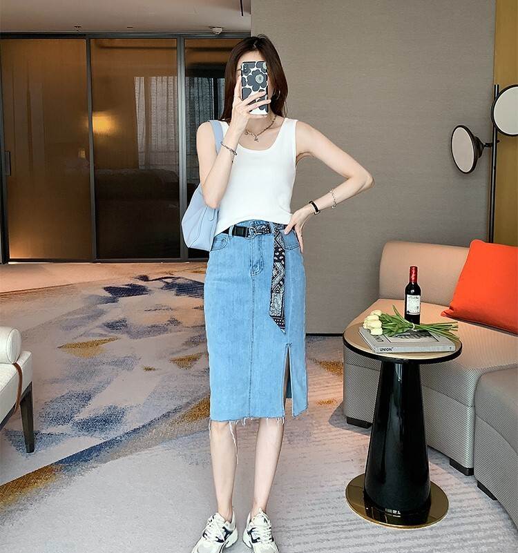 タンクトップ トップス インナー ノースリーブ リブ レディース かわいい 大人可愛い きれいめ 上品 こなれ感 シンプル カジュアル 主役級 存在感 個性的 韓国 オルチャン デート お出かけ タンクトップ ストラップ プルオーバー Uネック デコルテ スリム タイト