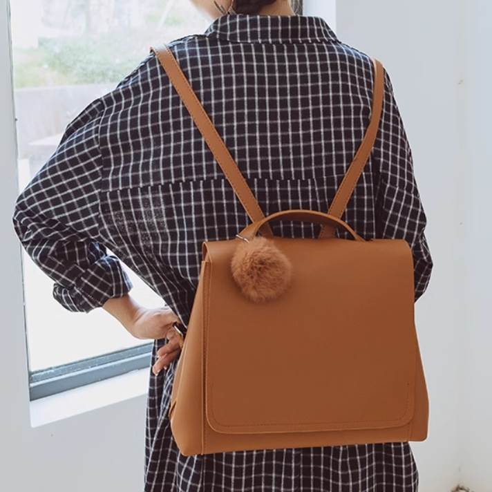 リュック ショルダーバッグ カバン 肩掛け 手持ち マルチウェイ スクエア 四角 レディース かわいい 大人可愛い きれいめ 上品 こなれ感 シンプル カジュアル 主役級 存在感 個性的 韓国 オルチャン デート お出かけ リュック A4 大容量 軽量 便利 バックパック