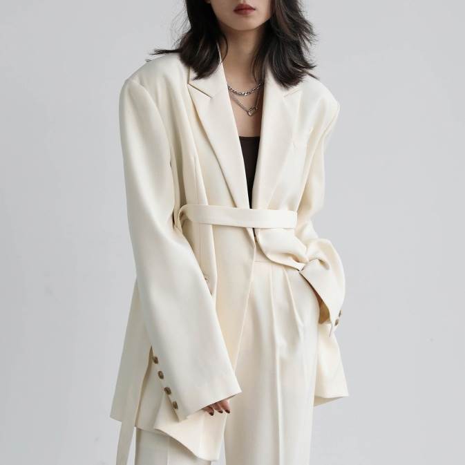 乐天商城 - テーラードジャケット トップス アウター ノッチドラペル 襟付き レディース かわいい 大人可愛い きれいめ 上品 こなれ感 シンプル カジュアル 主役級 存在感 個性的 韓国 オルチャン デート お出かけ テーラードジャケット 前開き オーバーシルエット ロング丈