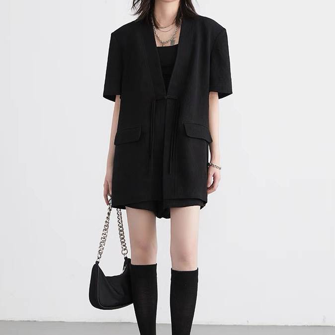 セットアップ カーディガン ジャケット ショートパンツ レディース かわいい 大人可愛い きれいめ 上品 こなれ感 シンプル カジュアル 主役級 存在感 個性的 韓国 オルチャン デート お出かけ セットアップ ショート丈 ミニ丈 ハイウエスト ウエストゴム ノーカラー