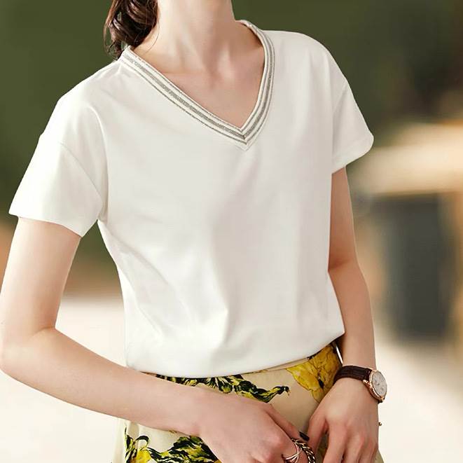 乐天商城 - Tシャツ カットソー ブラウス トップス 半袖 Vネック スリムフィット 爽やか レディース かわいい 大人可愛い きれいめ こなれ感 シンプル カジュアル 主役級 存在感 個性的 韓国 オルチャン デート お出かけ Tシャツ プルオーバー ストレート ミディアム丈 ライン
