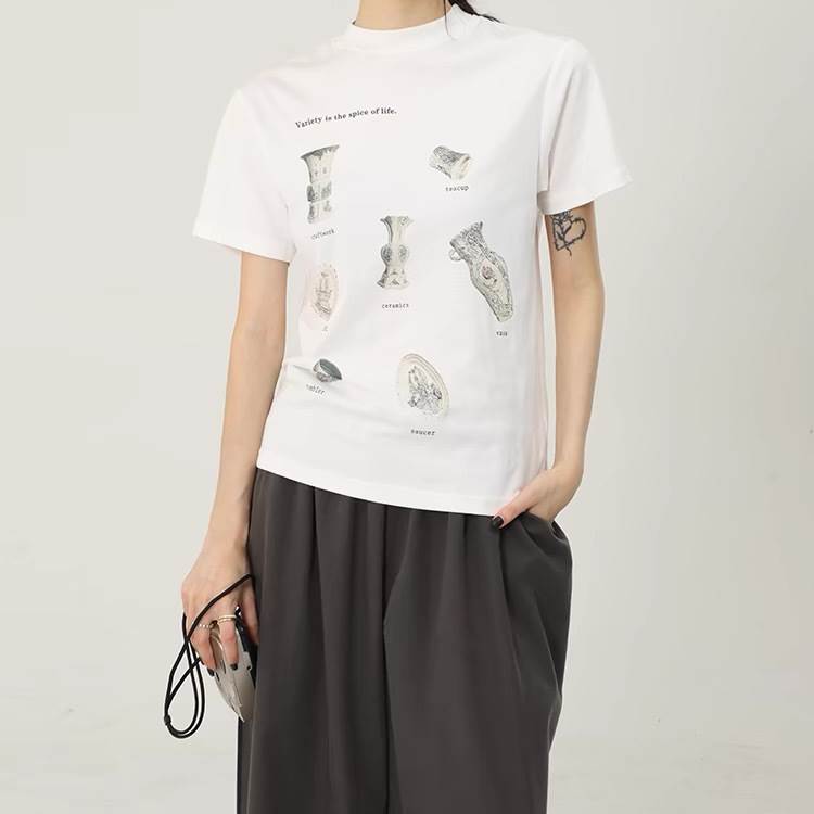Garments - Tシャツ カットソー ブラウス トップス 半袖 ラウンドネック クルーネック レディース かわいい 大人可愛い きれいめ こなれ感 シンプル カジュアル 主役級 存在感 個性的 韓国 オルチャン デート お出かけ Tシャツ プルオーバー ストレート ラフ フロントプリント