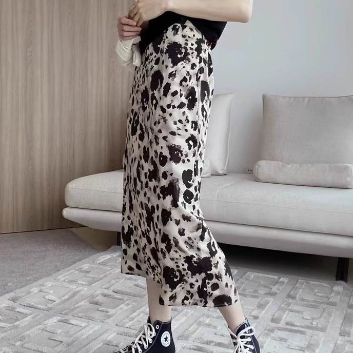 ロングスカート ボトムス ハイウエスト 脚長 モダン レディース かわいい 大人可愛い きれいめ 上品 こなれ感 シンプル カジュアル 主役級 存在感 個性的 韓国 オルチャン デート お出かけ ロングスカート Aライン タイト エレガント かっこいい バックスリット